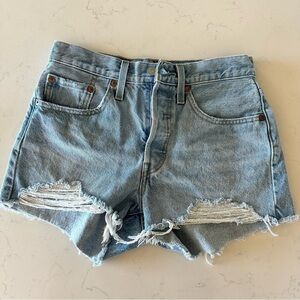 {Levi’s} 501 high waist Frayed denim shorts Size: 26
